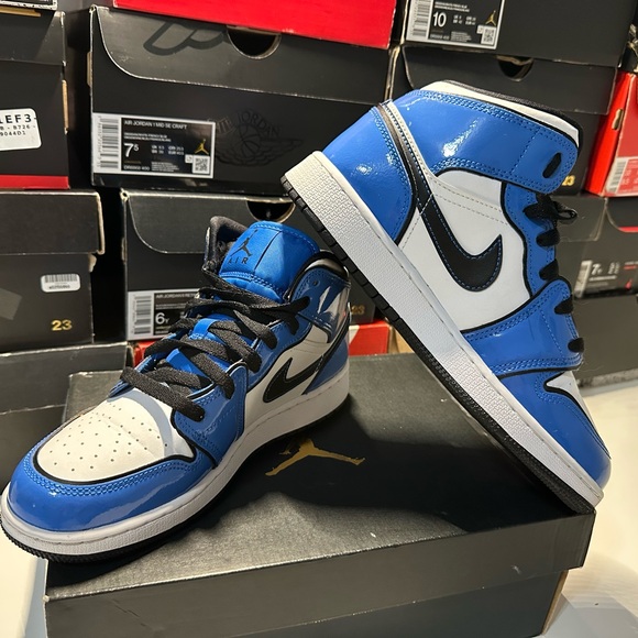 Jordan 1 Mid Signal Blue (GS) - Picture 5 of 8